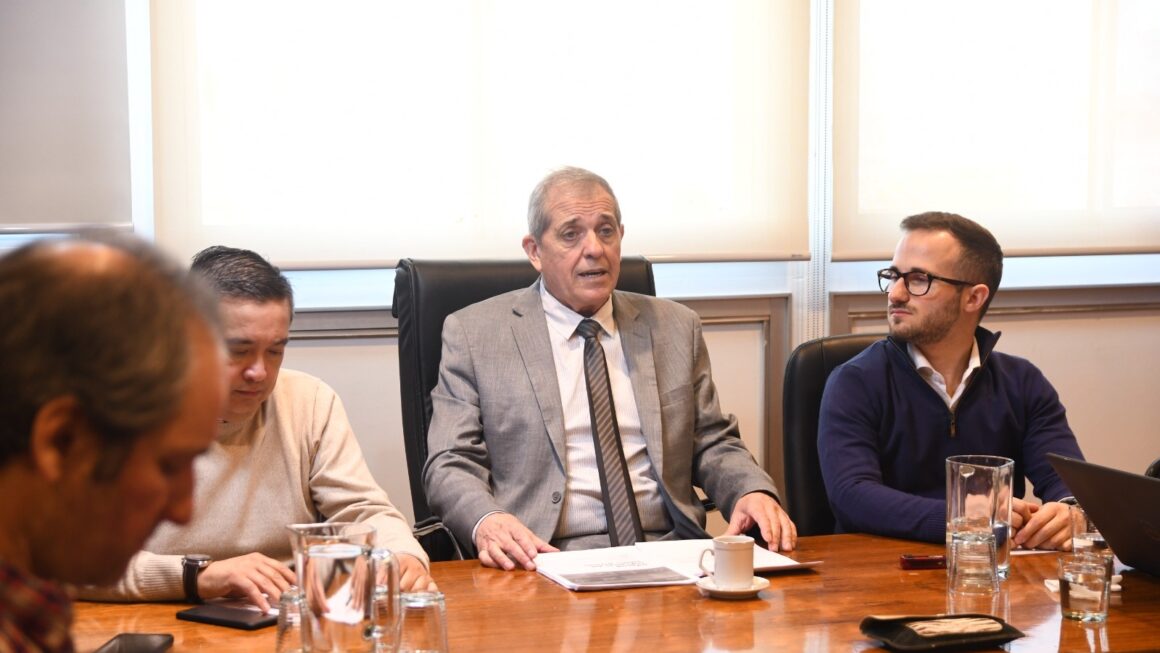 El Gobierno provincial junto a gremios de la educación realizó una nueva reunión paritaria