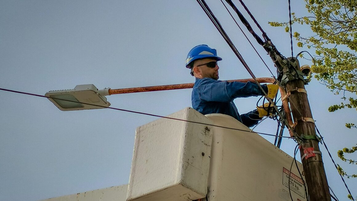 Mantenimiento sobre el sistema de automatismo del alumbrado público.