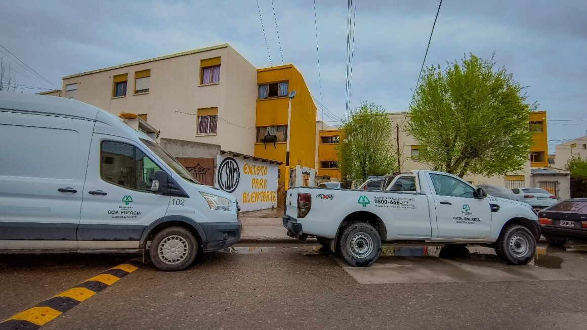 Importantes trabajos sobre cuadro de medición eléctrico en el B° 630 viviendas