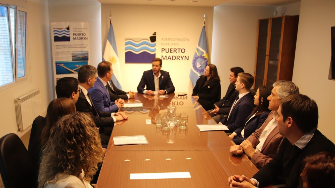 La Administración Portuaria de Madryn recibió a delegación del Ministerio de Relaciones Exteriores