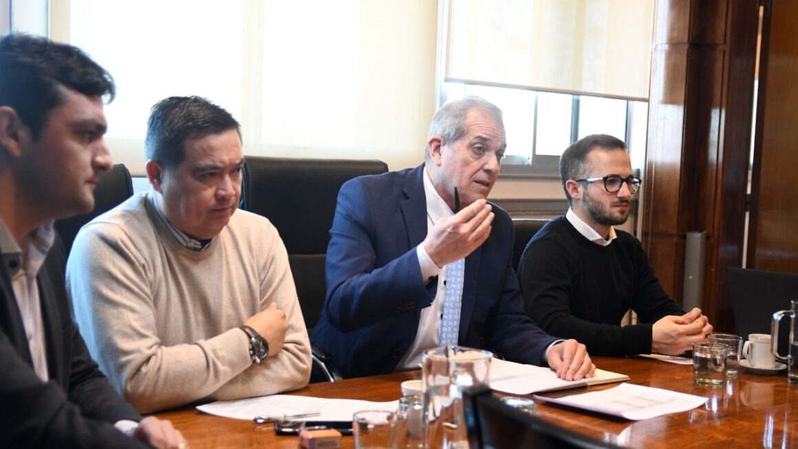 El Gobierno del Chubut presentó nuevas mejoras en la paritaria con los gremios de Educación