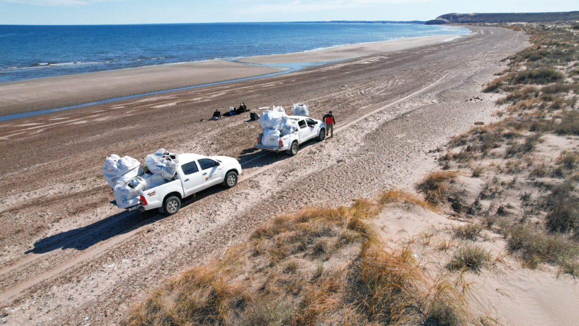 El Gobierno del Chubut continúa con tareas de limpieza de playas