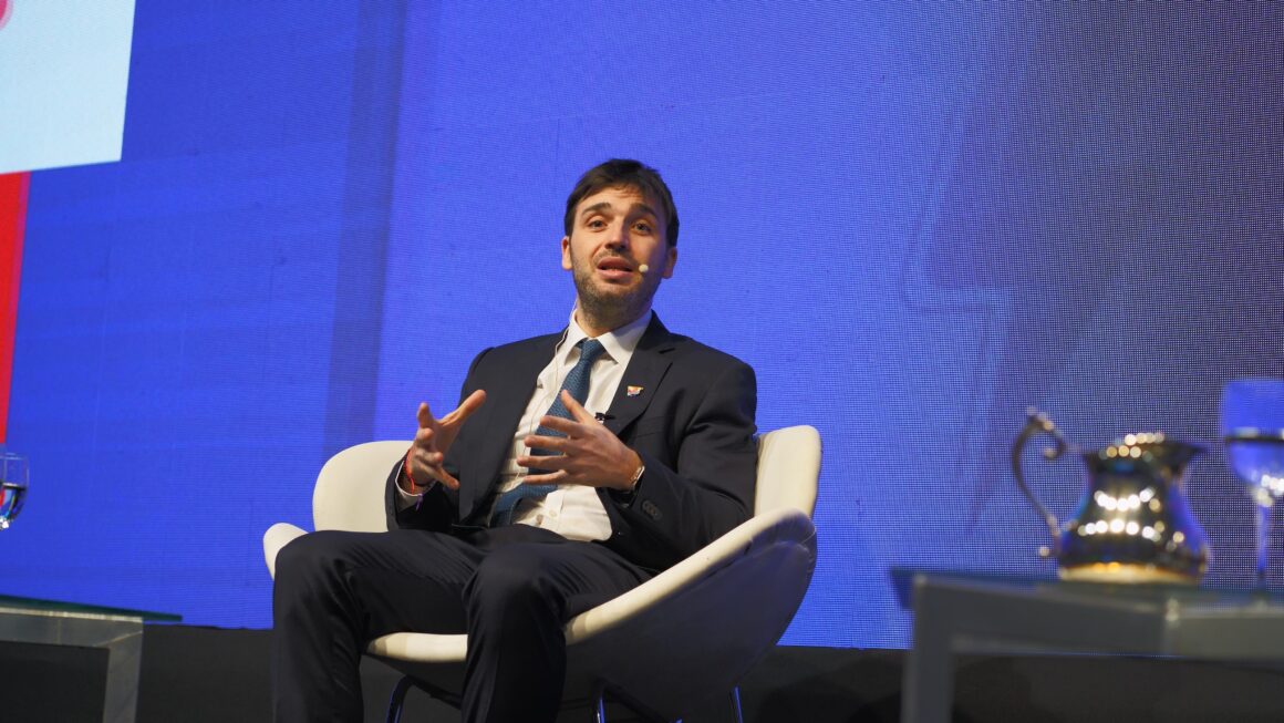 Transición energética: Torres disertó ante líderes del sector sobre el potencial productivo de Chubut en materia de fuentes renovables