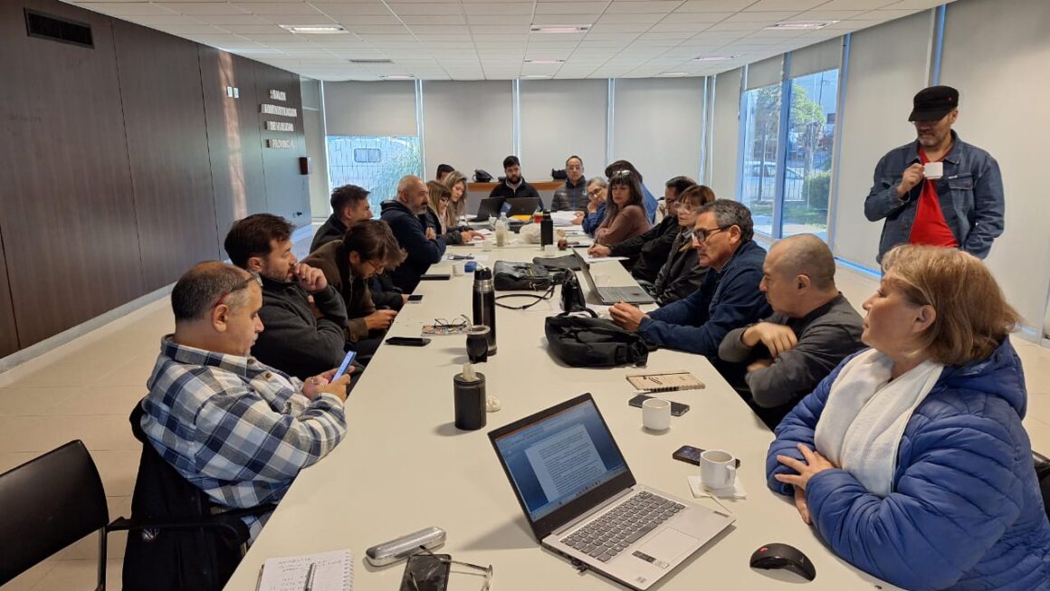 Provincia acordó con los gremios un mayor reconocimiento salarial a los trabajadores de salud de la ruralidad