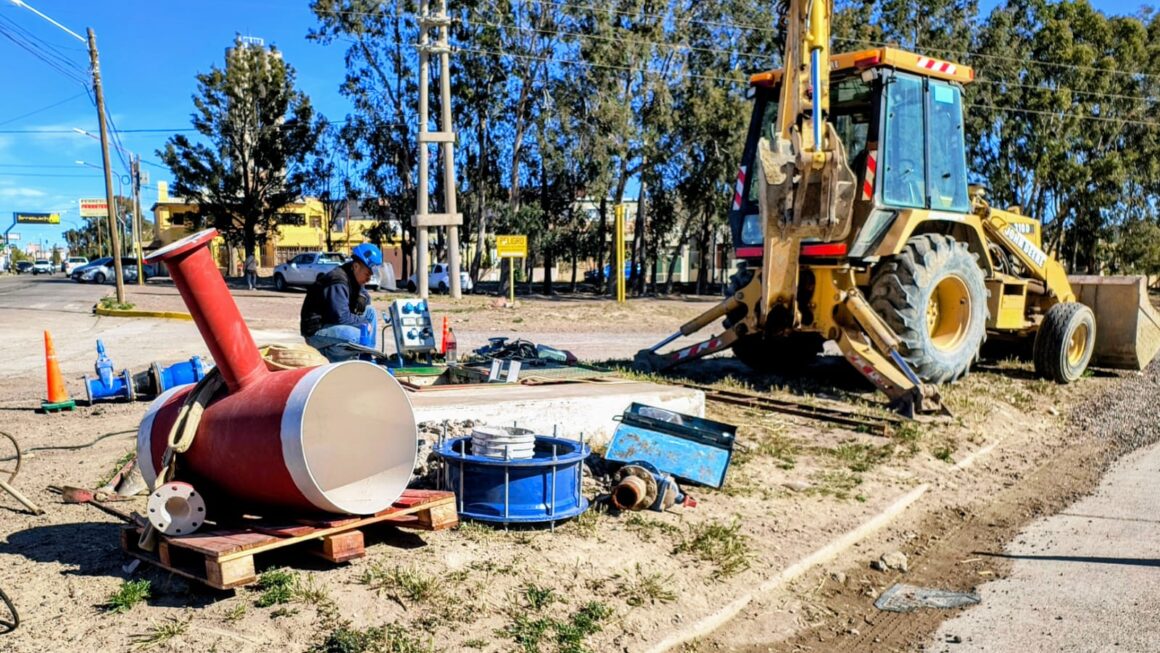 Avanza la obra de reparación sobre el acueducto de 500 mm.