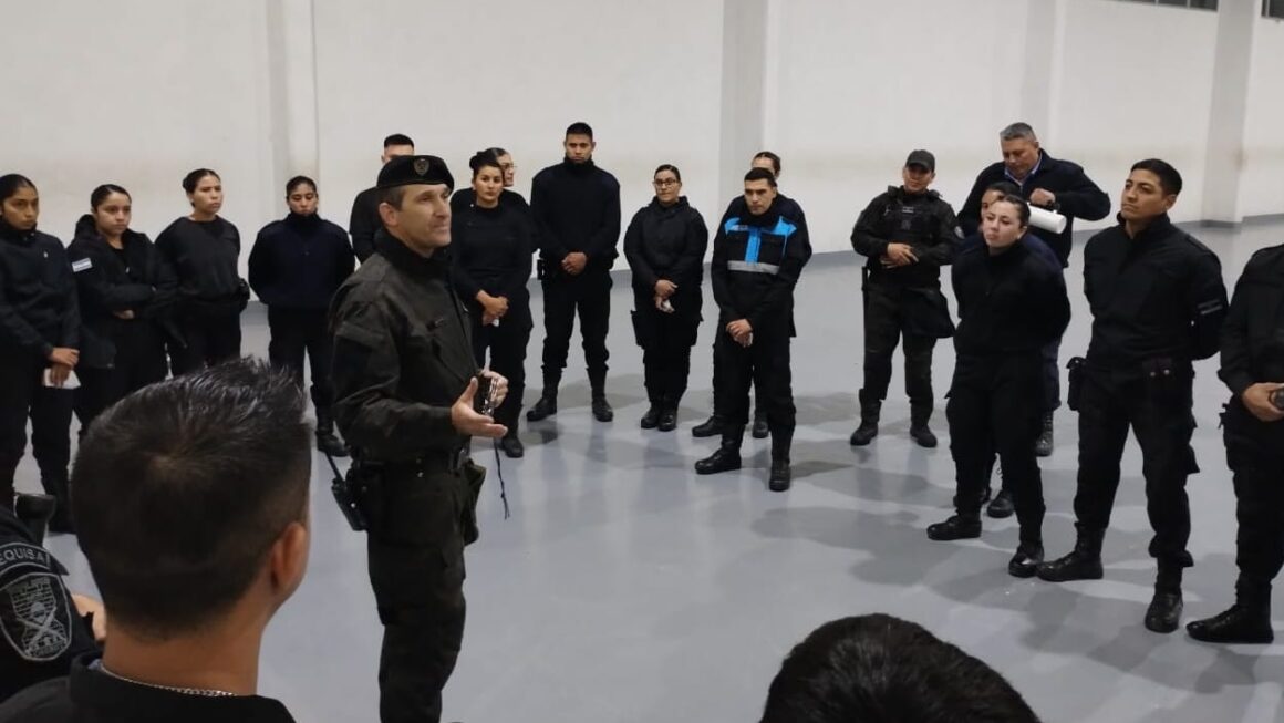 El Gobierno capacitó a efectivos del Instituto Penitenciario Provincial en técnicas de intervención ante escenarios críticos