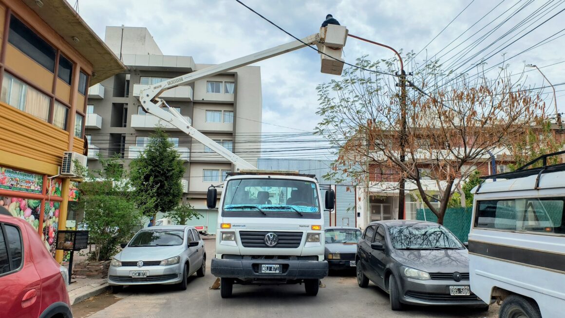 Instalación de nuevas luminarias en la zona norte de la ciudad