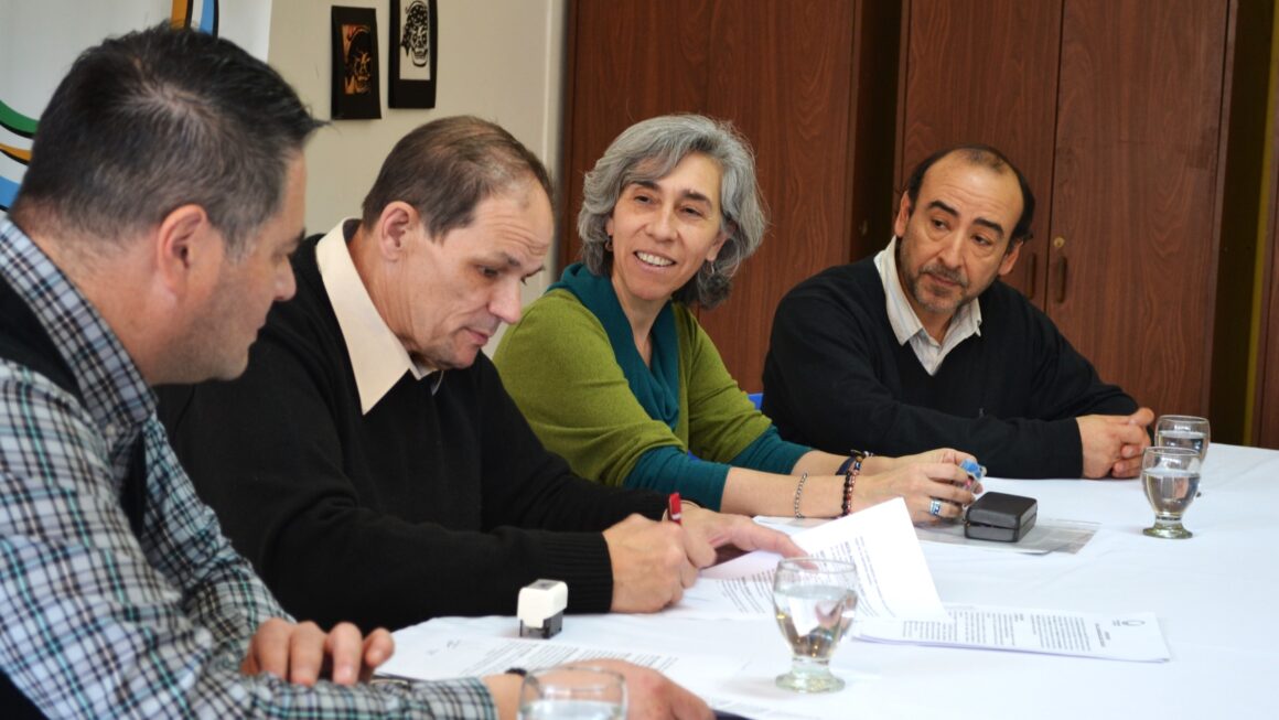 Convenio entre la Universidad del Chubut y Servicoop