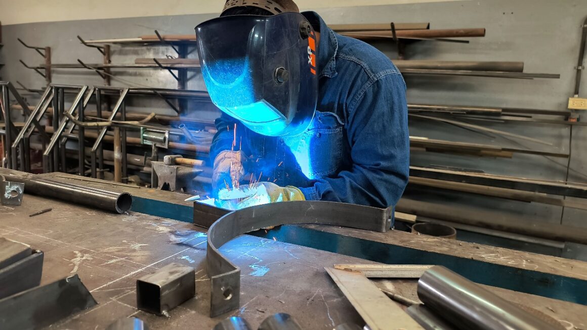 Fabricación de perfilería para Subestaciones Aéreas.