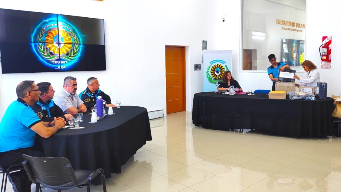 El Gobierno del Chubut equipará con 6.000 uniformes completos a la Policía del Chubut