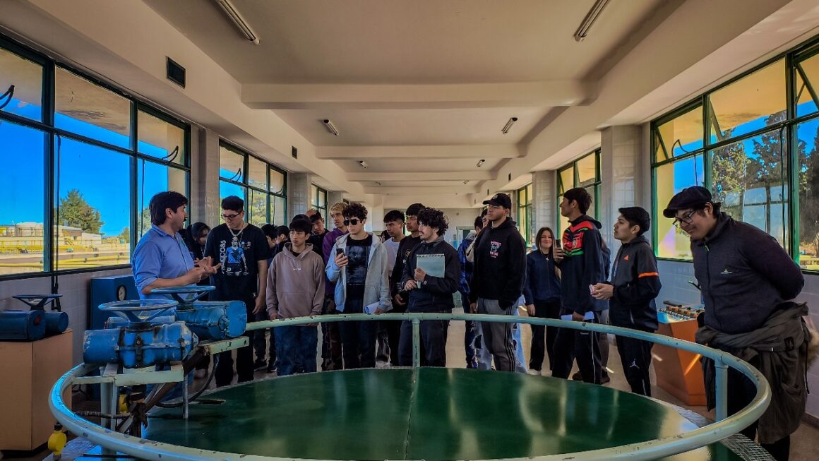 Visita de estudiantes a la Planta Potabilizadora de Servicoop.