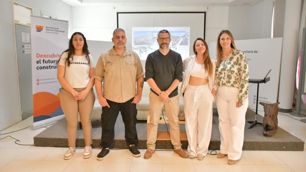 Provincia realizó un Conversatorio sobre el libro «Valle de Gondwana» en Rawson