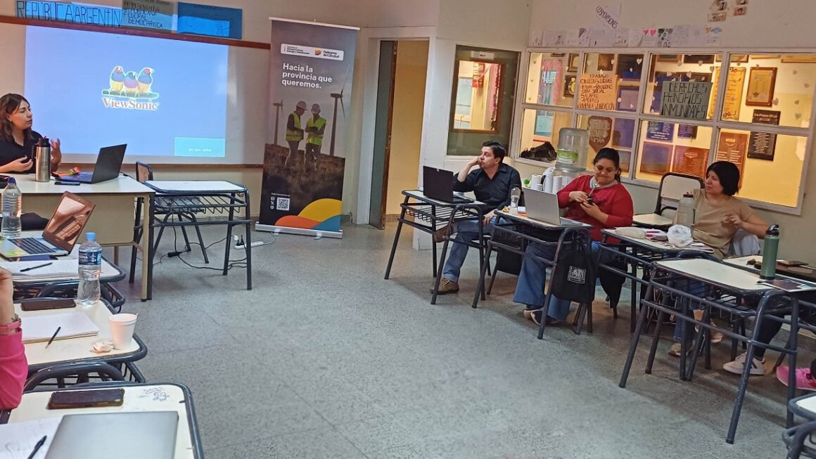 Provincia culminó en Río Mayo el dictado de la capacitación docente “Transición Energética: Escuela y Comunidad”