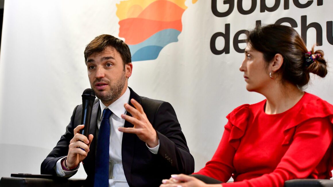 Torres compartió una charla con jóvenes becarios de la Fundación Universitaria del Río de la Plata