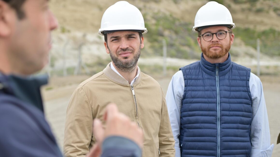 Torres visitó junto a legisladores nacionales la planta de hidrógeno verde de Hychico