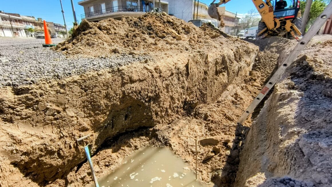 Obra de renovación de colector cloacal en Italia y O’Higgins