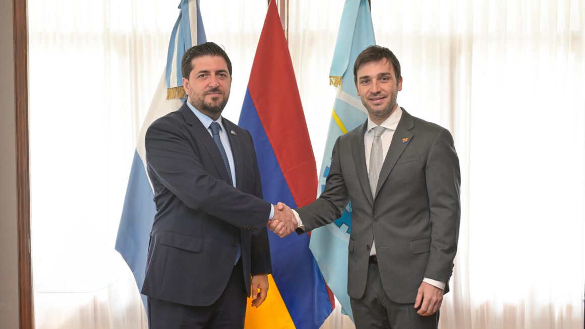 Torres recibió al embajador de Armenia y acordaron trabajar en conjunto para fomentar la industria turística