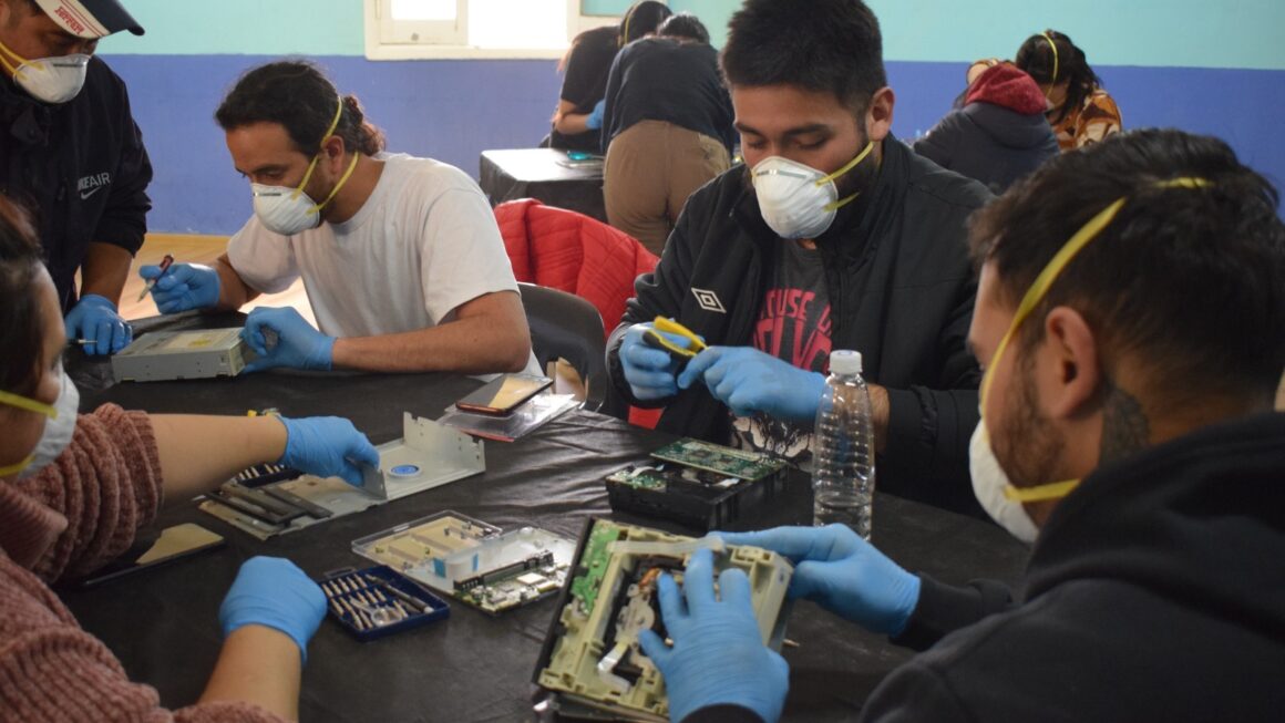 Empleo Verde: Provincia desarrolló en Río Mayo una capacitación en reciclaje de electrónicos y economía circular