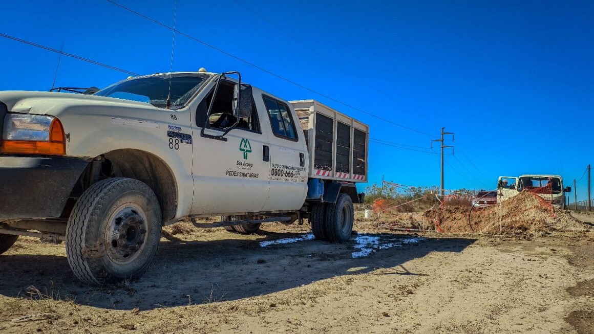 Reparación de cañería de distribución de agua potable en “El Doradillo”