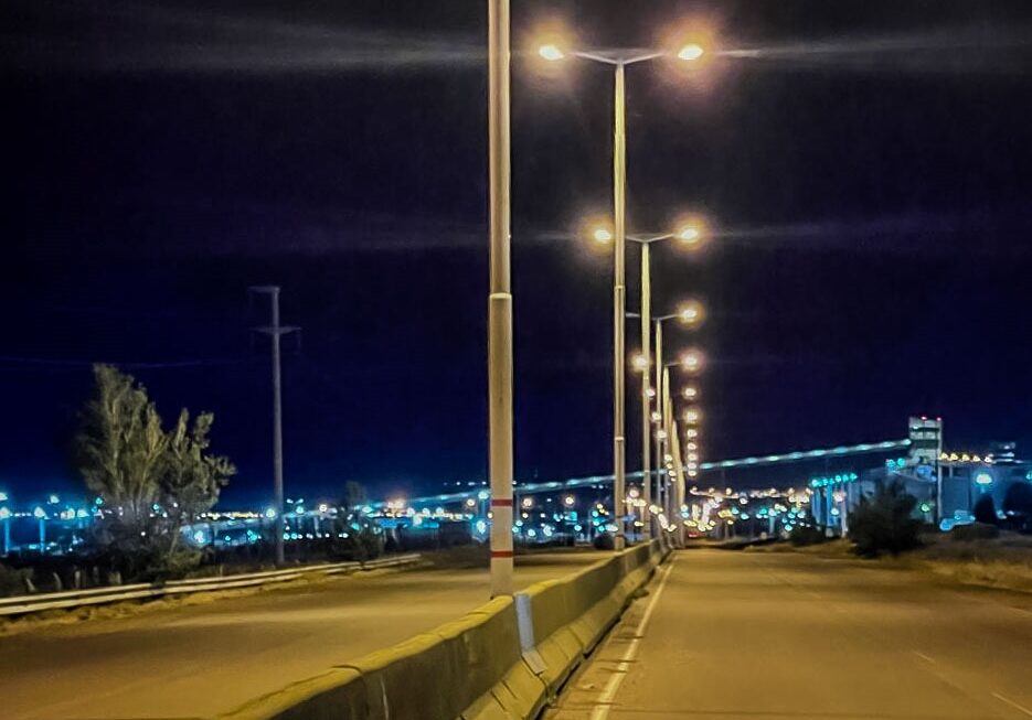 Mantenimiento sobre el alumbrado público, en el ingreso norte de la ciudad.