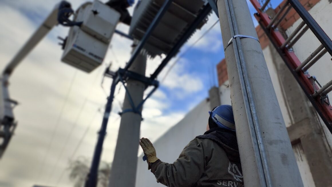 Mantenimiento programado para realizar el cambio de estructura en subestación de distribución.