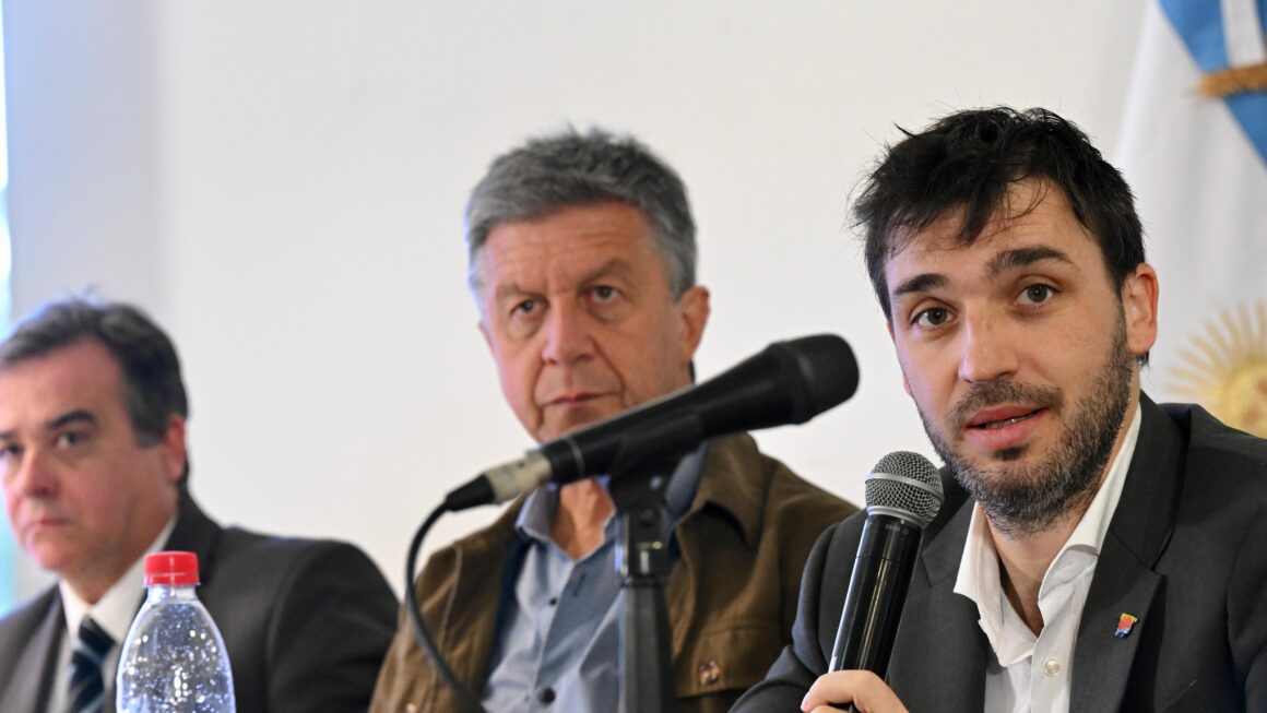 Torres anunció la eliminación de 168 cargos políticos y un nuevo esquema de ingreso a los tres Poderes del Estado