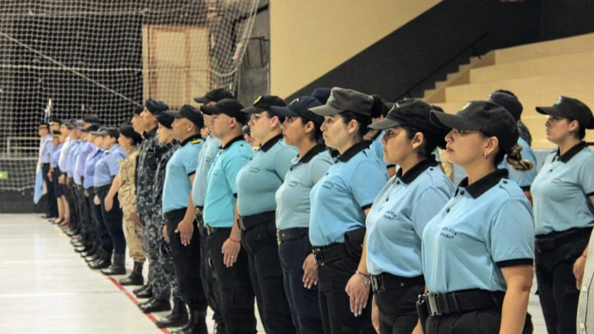 El Gobierno provincial concretó el ascenso de 427 efectivos policiales de las Unidades Regionales Puerto Madryn y Trelew