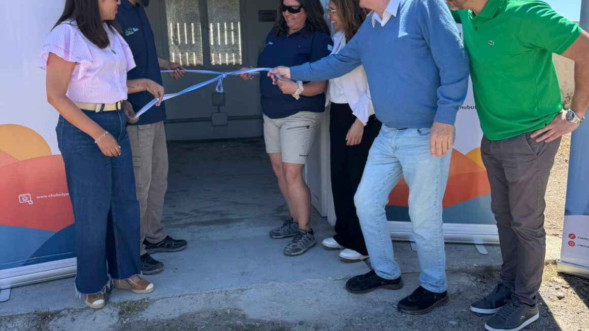 El Gobierno de la Provincia garantiza energía eléctrica en Punta Loma mediante tecnología solar