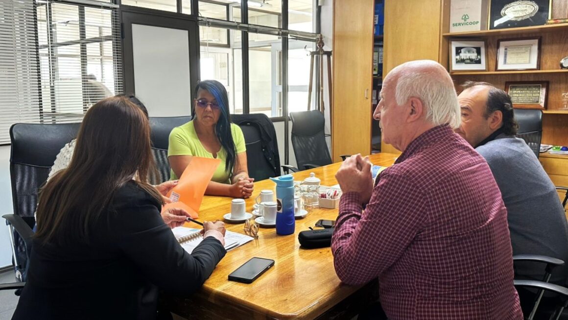 Reunión con autoridades del Barrio Santa María del Mar.