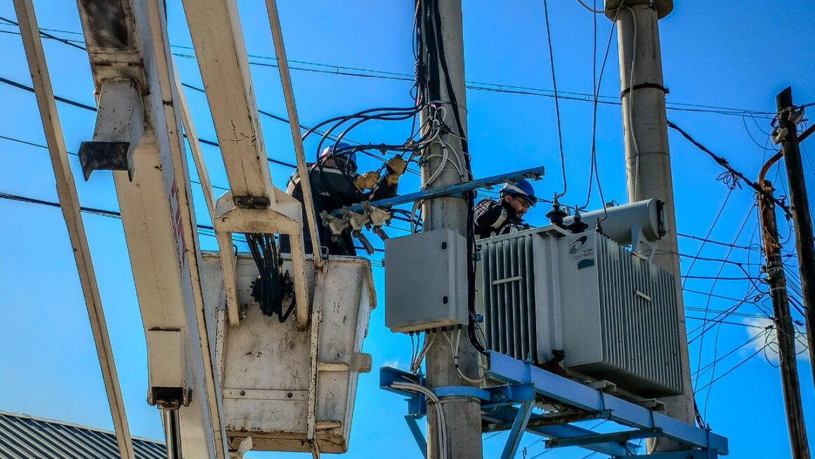 Finalizaron las tareas de mantenimiento sobre subestaciones aéreas de energía