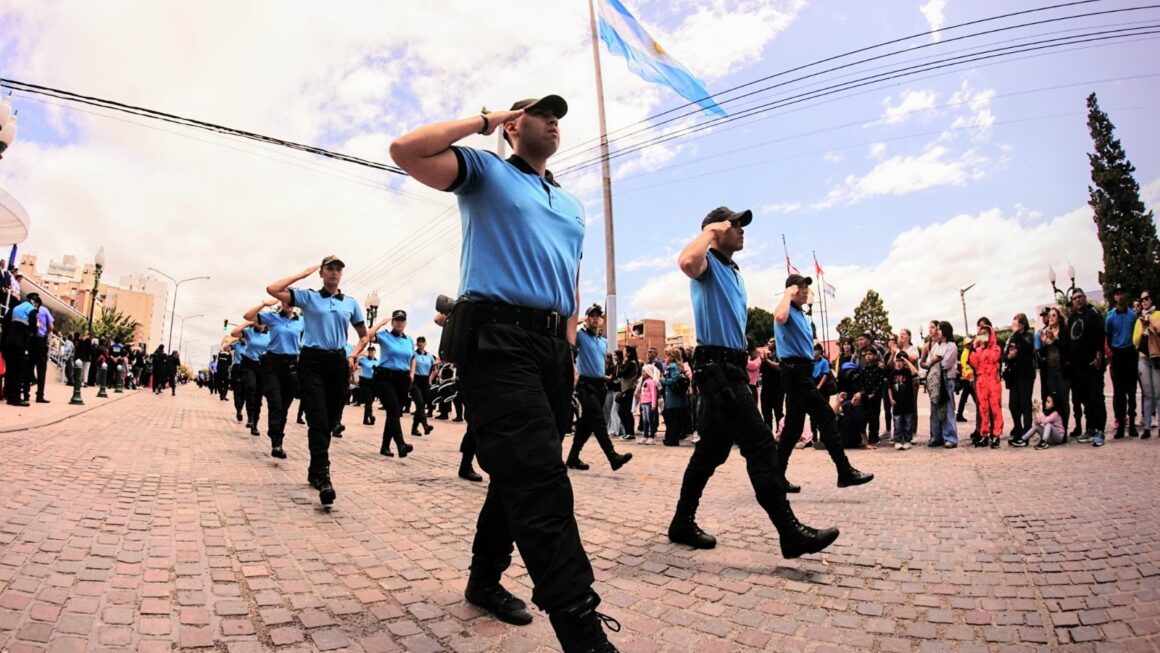La Policía del Chubut conmemoró su 67º aniversario con un imponente acto en Trelew