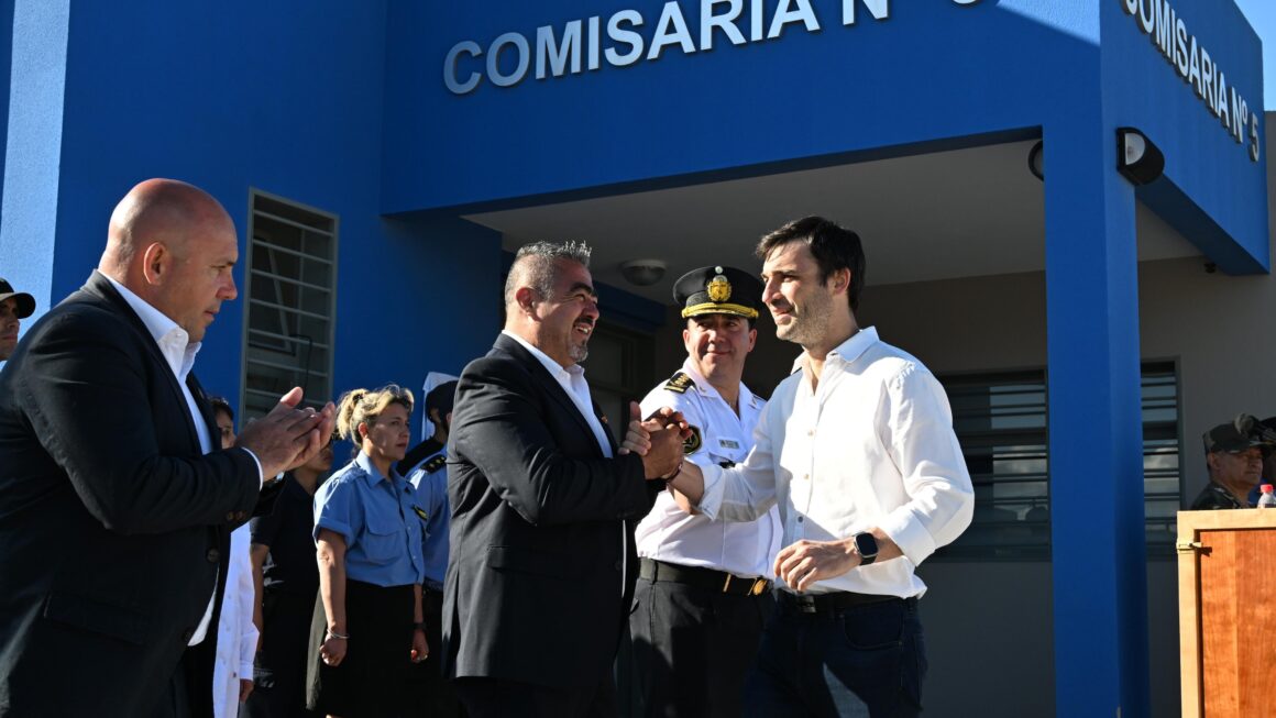 Más seguridad en el barrio Solana: Torres inauguró junto a Sastre la Subcomisaría 5ª de Puerto Madryn