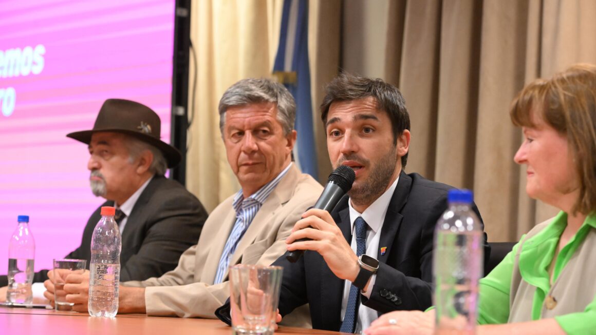 Torres aseguró que «el astillero de Comodoro Rivadavia será el más grande de toda la Patagonia»