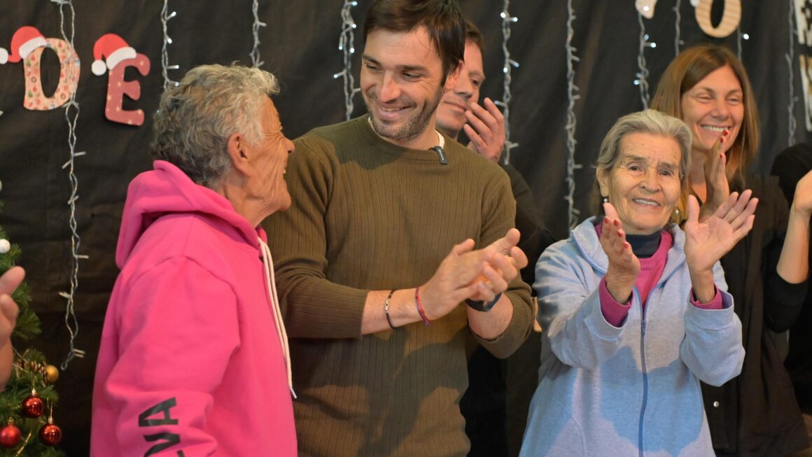 Torres y Papaiani compartieron un agasajo de fin de año junto a personas mayores de la Meseta