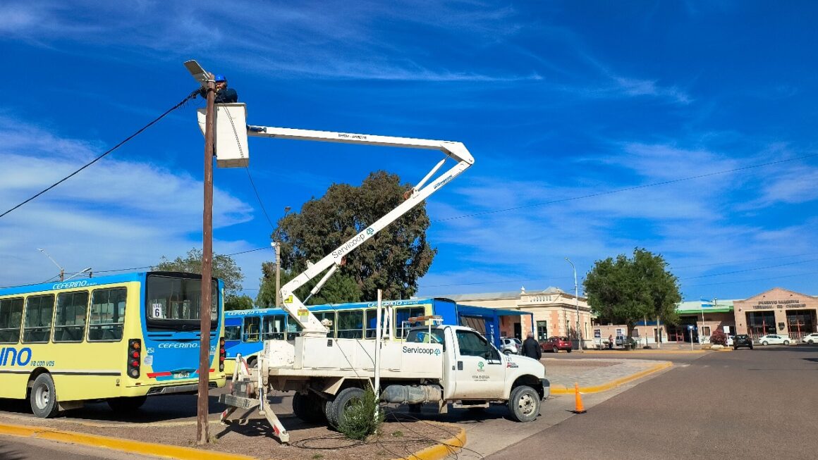 Reparación de redes de energía, producto del viento