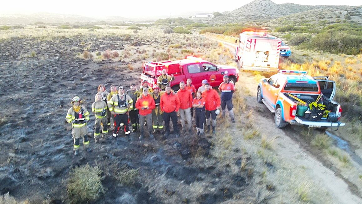 Verano Seguro: El Gobierno del Chubut actuó con rapidez para extinguir incendio en Bahía Cracker