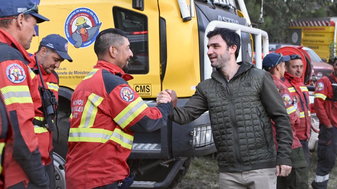Torres destacó el «permanente compromiso de los brigadistas» y anunció que el incendio en Los Cipreses se encuentra extinguido