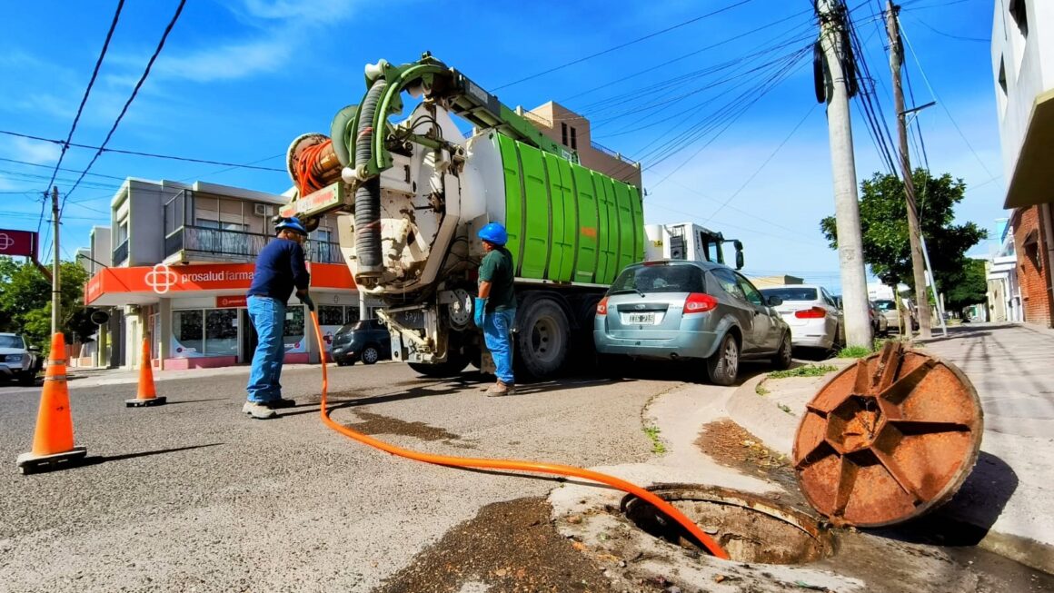 Nuestro personal llevó adelante diversas tareas sobre los servicios de energía, agua potable y saneamiento.
