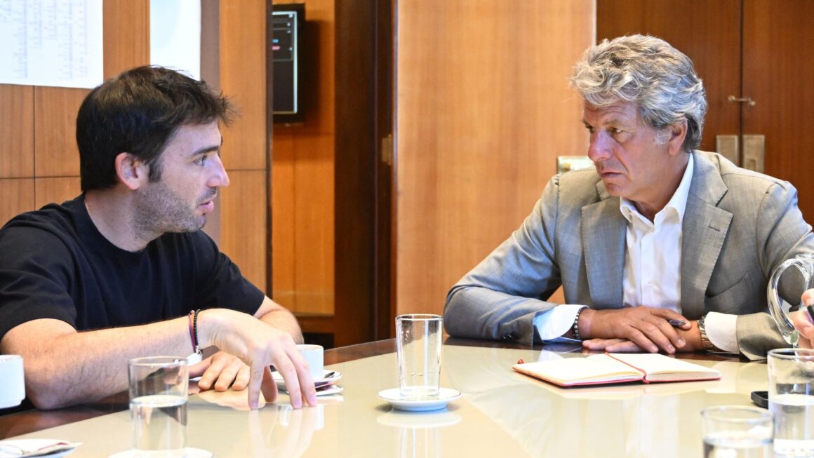 Torres encabezó reunión con autoridades de la Agencia de Recaudación y Control Aduanero para la puesta en funcionamiento de la nueva Zona Franca en Trelew y aseguró que «impulsará el comercio, la actividad industrial y agregará valor a los recursos de nuestra provincia»