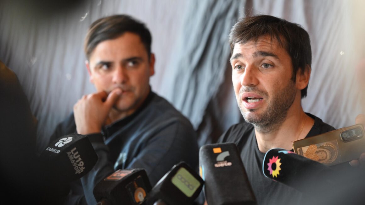 Torres, sobre el incendio en Epuyén: “El Gabinete va a estar haciendo base en la zona hasta que el fuego esté controlado”
