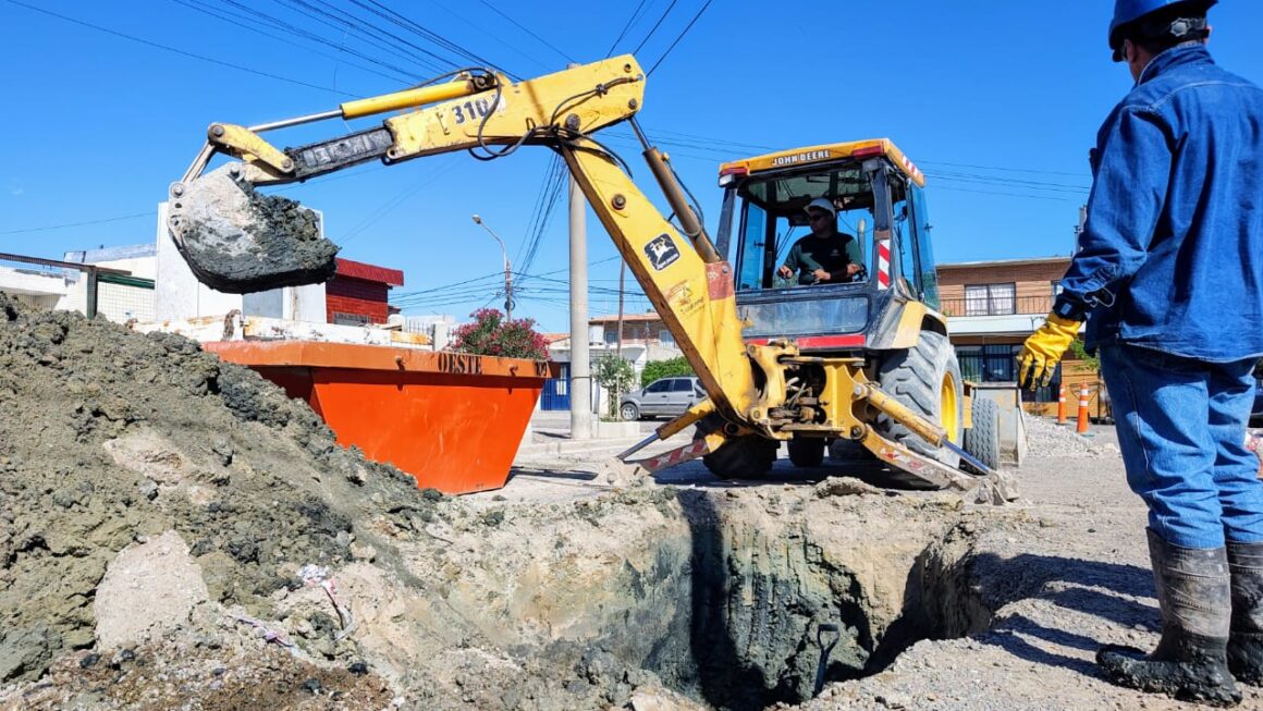 Reparación de red claocal, en el barrio 150 viviendas.