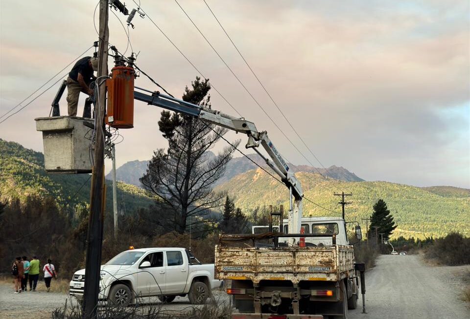 Provincia restableció el 98% del servicio de energía en Epuyén
