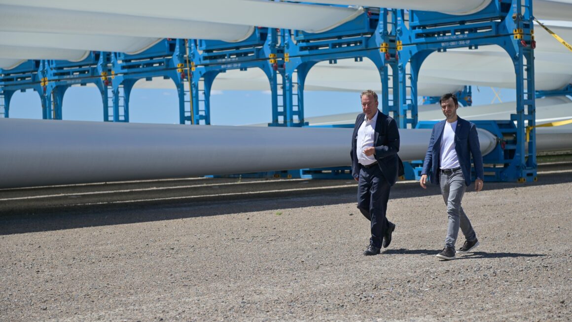 Torres destacó inversión de U$S 700 millones para la ampliación del Parque Eólico de Aluar: «Chubut se posiciona para convertirse en la provincia con más inversión en energías renovables»