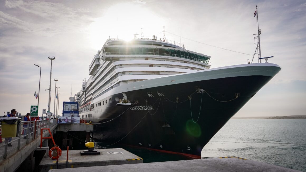 Temporada de cruceros en Chubut: llegó por segunda vez el Oosterdam