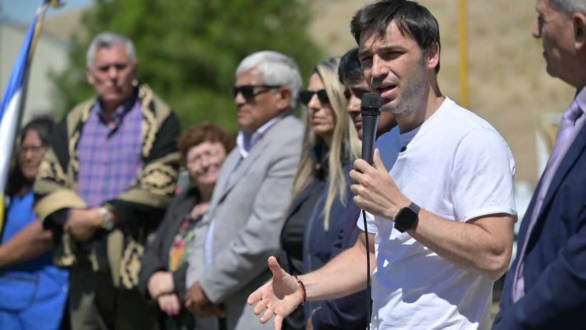 Torres abrió el ciclo lectivo 2025 en Chubut: “Somos la primera provincia de todo el país en empezar las clases y vamos a garantizar los 190 días del ciclo lectivo”