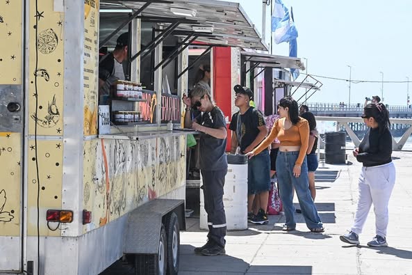 Vuelve El Patio Gastronómico Argento Al Muelle Piedra Buena Para Recibir Al Norwegian Star