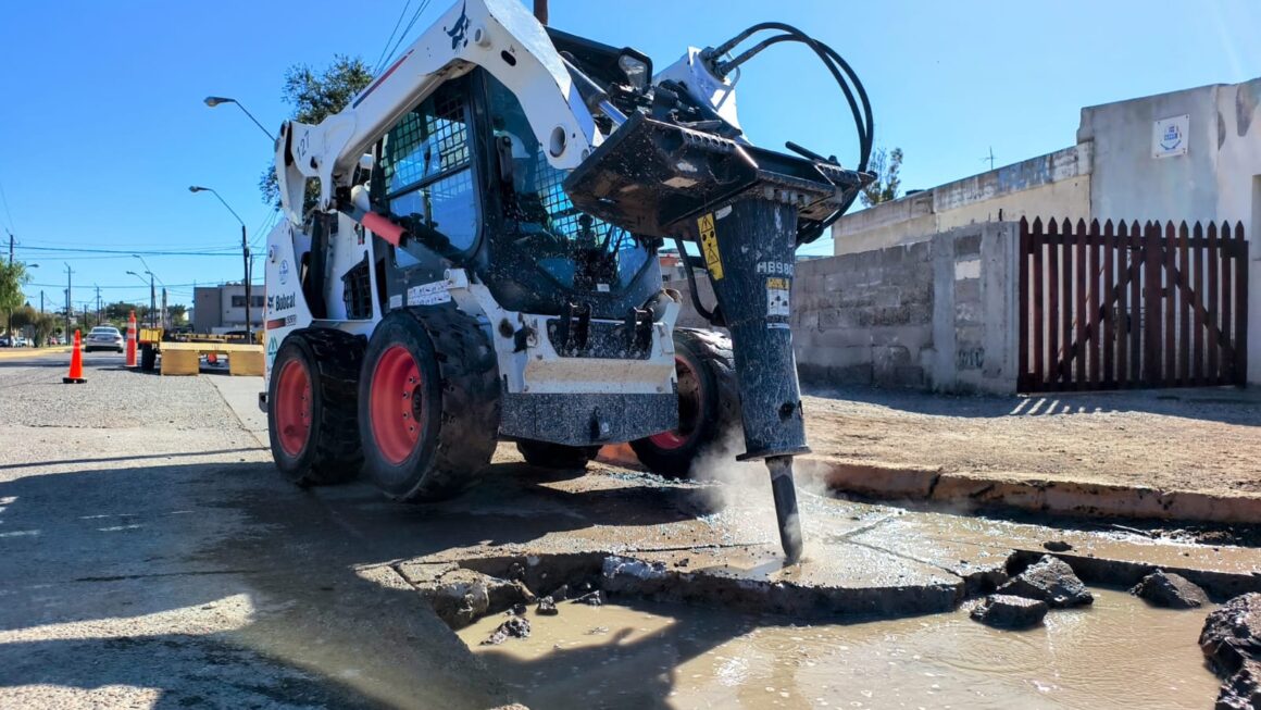 Reparación sobre red de agua potable en calle Muzzio