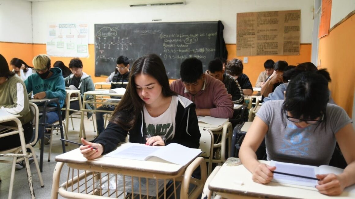 El Gobierno inició programa educativo que acompaña a estudiantes en su transición del nivel primario al secundario
