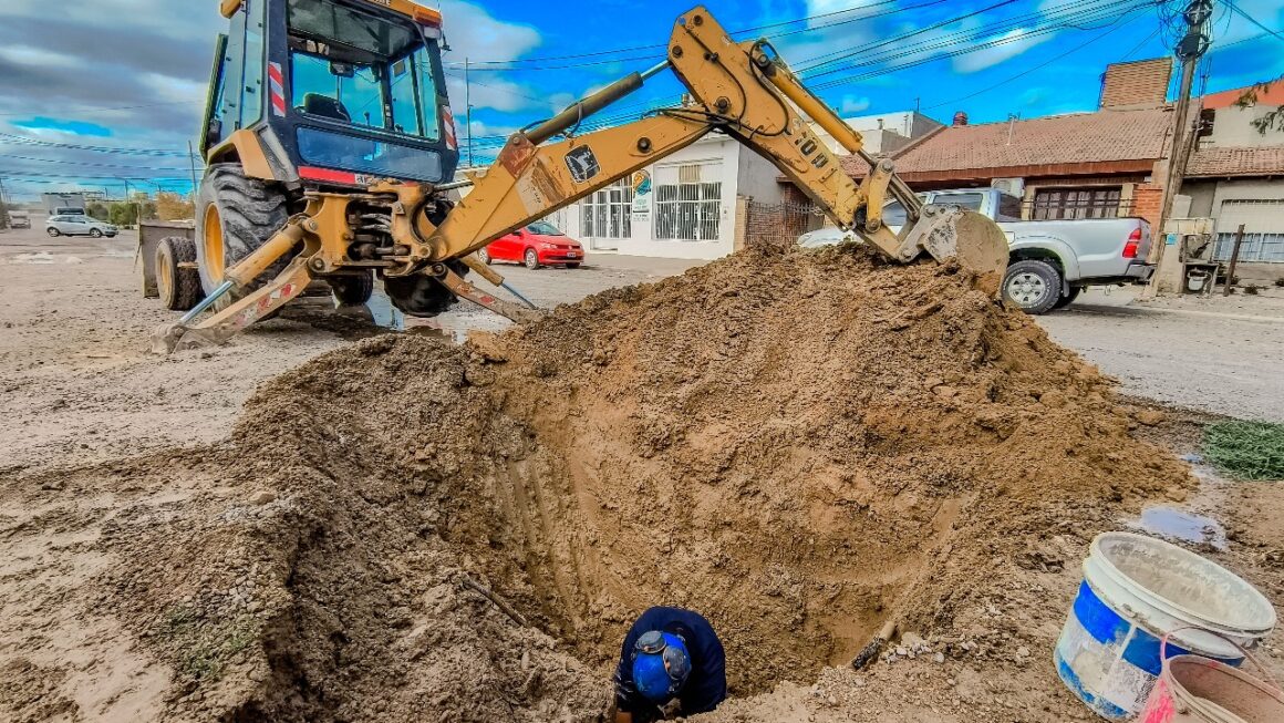Reparación de conexión domiciliaria sobre calle O’Higgins.