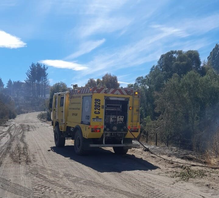 Provincia refuerza el operativo para combatir el incendio forestal en la zona de Trevelin